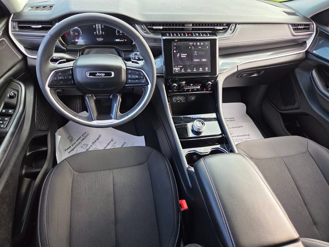 Used 2023 Jeep Grand Cherokee Laredo AWD/4WD image 9