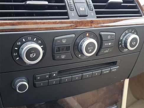 Used 2010 BMW 528i xDrive Sedan image 14