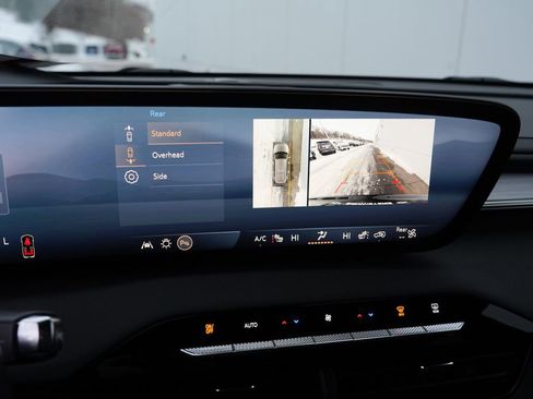 Used 2025 Buick Enclave Preferred image 39