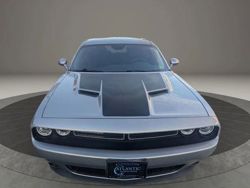 Used 2018 Dodge Challenger SXT image 7