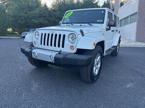 Used 2015 Jeep Wrangler Unlimited Sahara w/ Connectivity Group AWD/4WD image 15