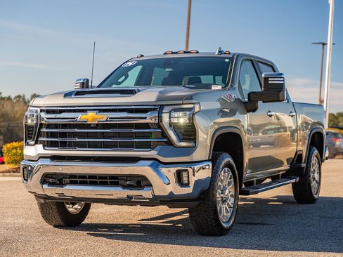Used 2024 Chevrolet Silverado 2500 LTZ w/ LTZ Plus Package image 3