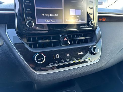 Used 2022 Toyota Corolla LE image 20