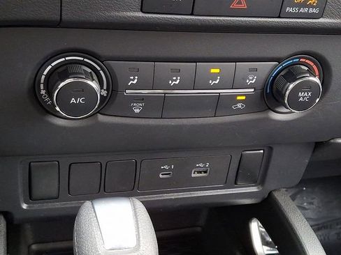 Used 2024 Nissan Frontier SV image 14