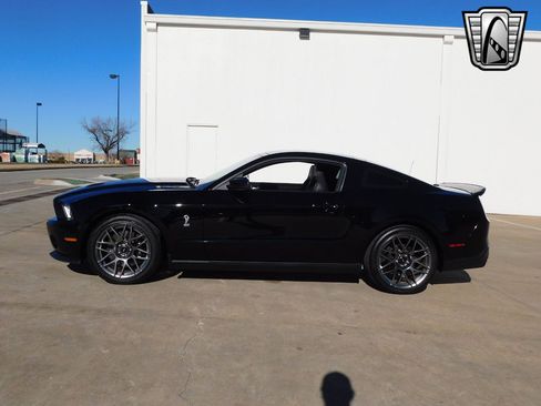 Used 2012 Ford Mustang Shelby GT500 w/ SVT Performance Pkg image 2