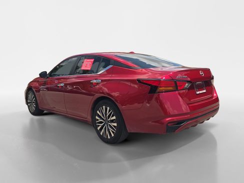 Certified 2024 Nissan Altima 2.5 SV FWD image 3