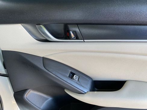 Used 2020 Honda Accord EX image 37