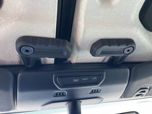 Used 2023 Jeep Gladiator Rubicon w/ Cold Weather Group image 27