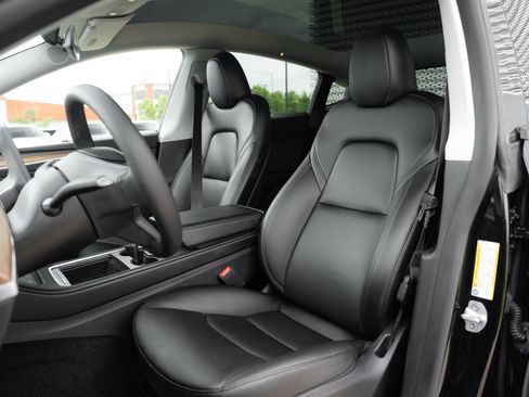 Used 2024 Tesla Model Y Long Range AWD/4WD image 19