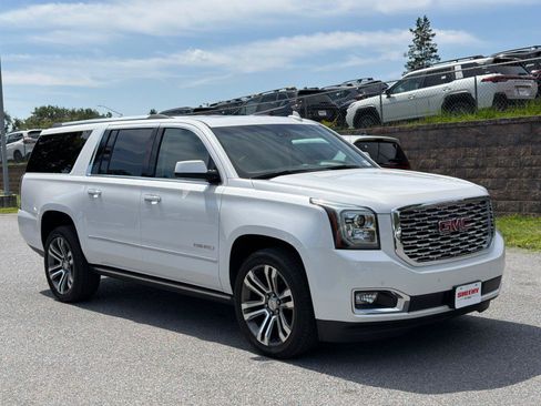 Certified 2020 GMC Yukon XL Denali w/ Denali Ultimate Package AWD/4WD image 1
