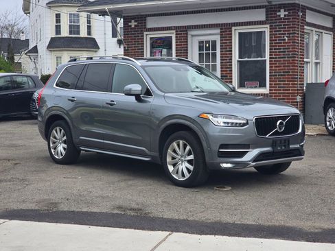 Used 2018 Volvo XC90 T5 Momentum w/ Convenience Package AWD/4WD image 1