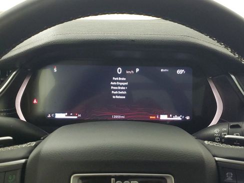 Used 2025 Jeep Grand Cherokee L Limited w/ Luxury Tech Group II image 20