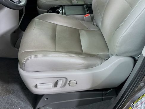 Used 2020 Toyota Sienna XLE FWD image 30