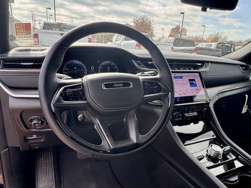 New 2025 Jeep Grand Cherokee Overland w/ Adv Protech Group III image 10