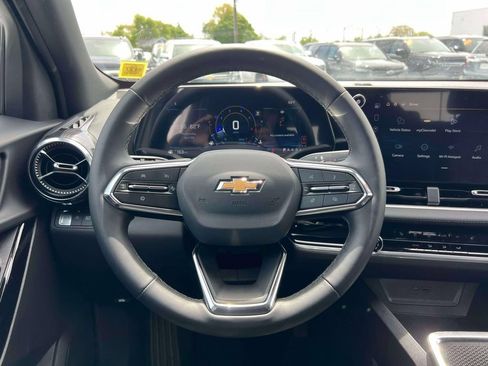 Used 2026 Chevrolet Equinox LT w/ Safety and Technology Package FWD image 16