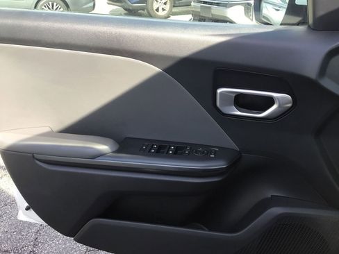 Used 2025 Kia K4 LXS image 18