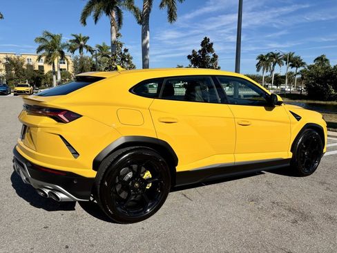 Used 2022 Lamborghini Urus image 6