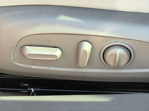 Used 2016 Chevrolet Malibu LT FWD image 11