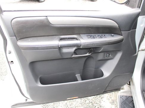 Used 2010 Nissan Armada SE image 23