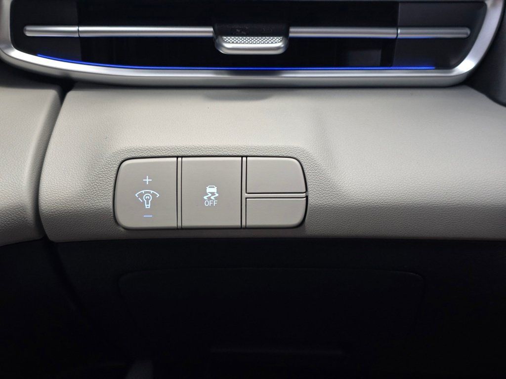 New 2026 Hyundai Elantra Limited FWD image 23