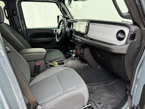 Used 2025 Jeep Wrangler Unlimited Sport AWD/4WD image 16