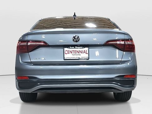 Used 2022 Volkswagen Jetta SE FWD image 6