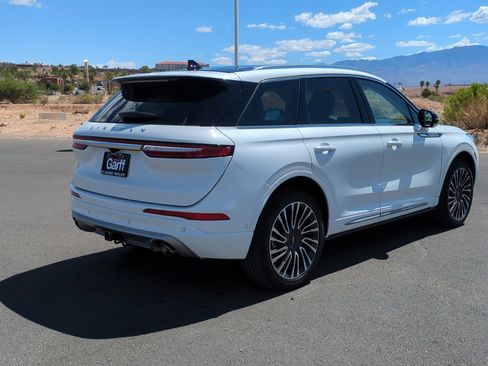 Used 2021 Lincoln Corsair Reserve w/ Equipment Group 201A AWD/4WD image 3