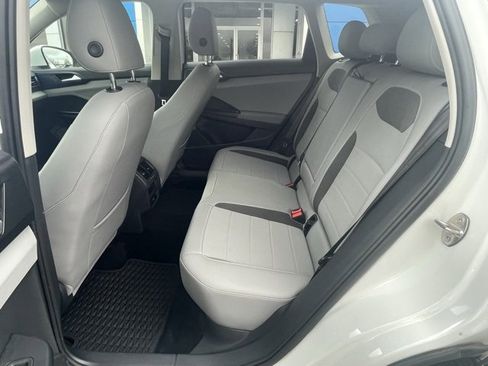 Used 2022 Volkswagen Taos SE image 17