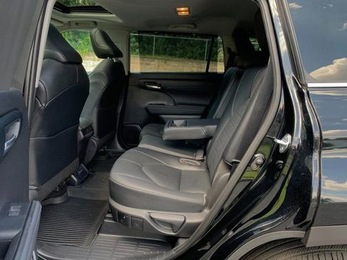 Used 2020 Toyota Highlander XLE image 15