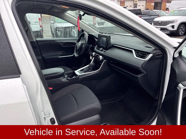 Used 2021 Toyota RAV4 LE AWD/4WD image 9
