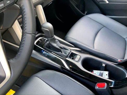 Used 2025 Toyota Corolla Cross XLE w/ Convenience Package FWD image 17