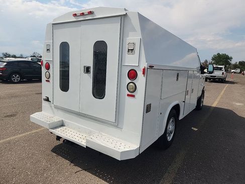 Used 2006 Ford E-350 and Econoline 350 Super Duty RWD image 3