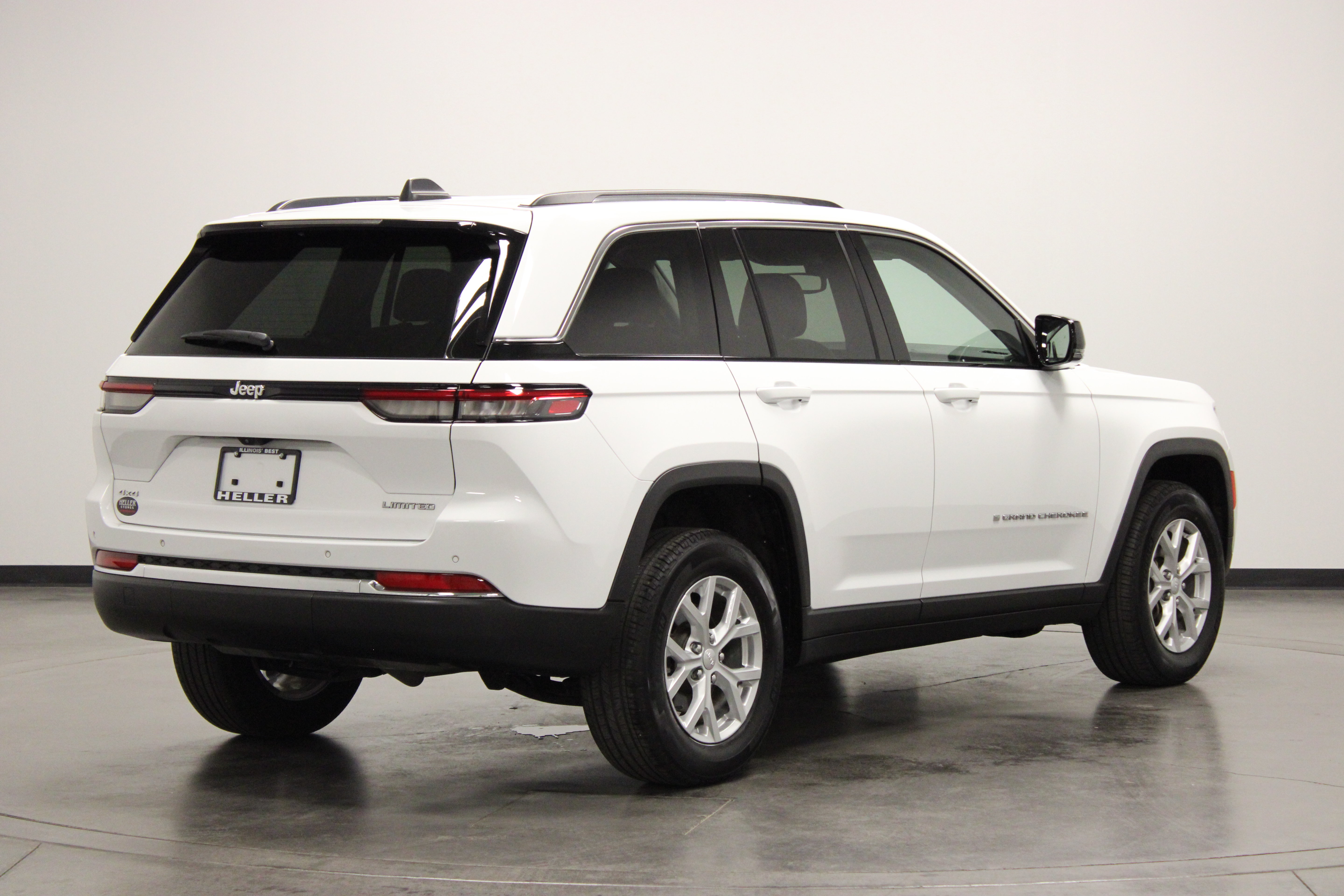 Used 2023 Jeep Grand Cherokee Limited AWD/4WD image 8