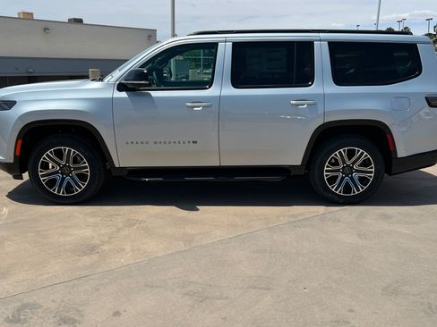 New 2026 Jeep Grand Wagoneer 4WD w/ Premium Group I image 2