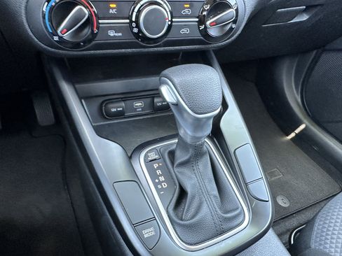 Certified 2025 Kia Soul LX w/ LX Technology Package FWD image 27