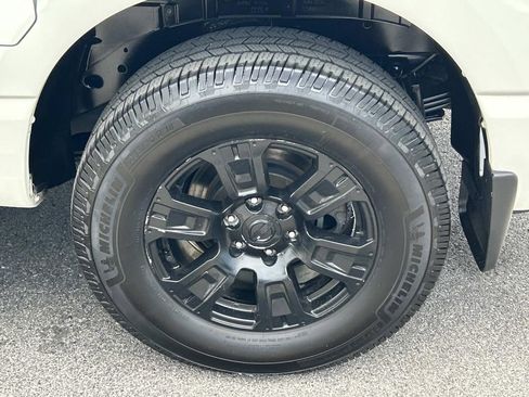 Used 2017 Nissan Titan SV AWD/4WD image 16