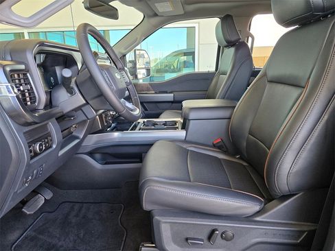 Used 2025 Ford F250 Lariat w/ Chrome Package image 9