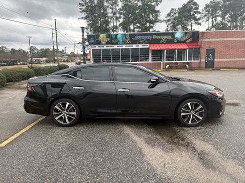 Used 2022 Nissan Maxima SV w/ Floor Mat Group FWD image 6