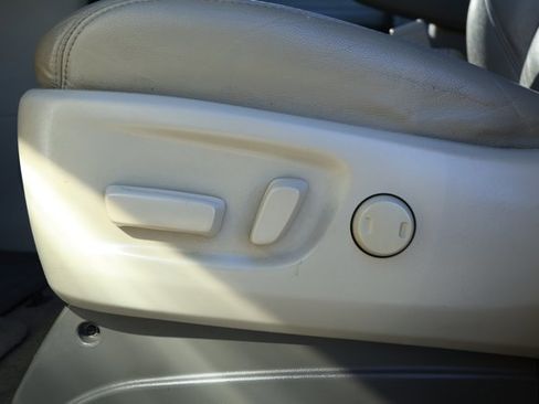 Used 2017 Toyota Sienna XLE image 24