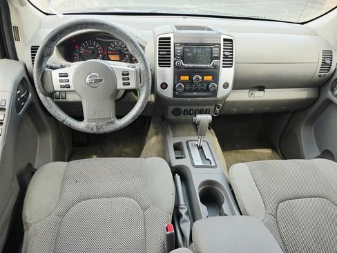 Used 2015 Nissan Frontier SV w/ SV Value Truck Package RWD image 8
