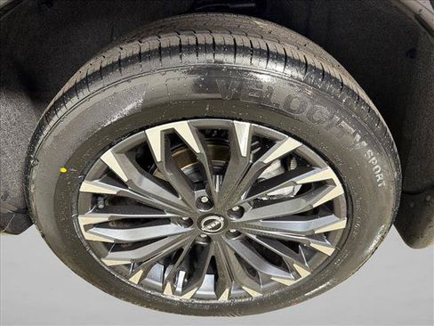Used 2024 Nissan Rogue Platinum FWD image 22