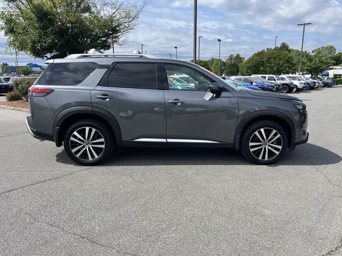 Certified 2025 Nissan Pathfinder Platinum w/ Cargo Package AWD/4WD image 4