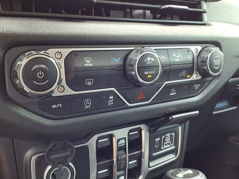 Used 2024 Jeep Wrangler Unlimited Sport AWD/4WD image 11