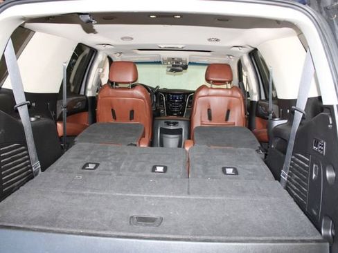 Used 2018 Cadillac Escalade Luxury AWD/4WD image 31