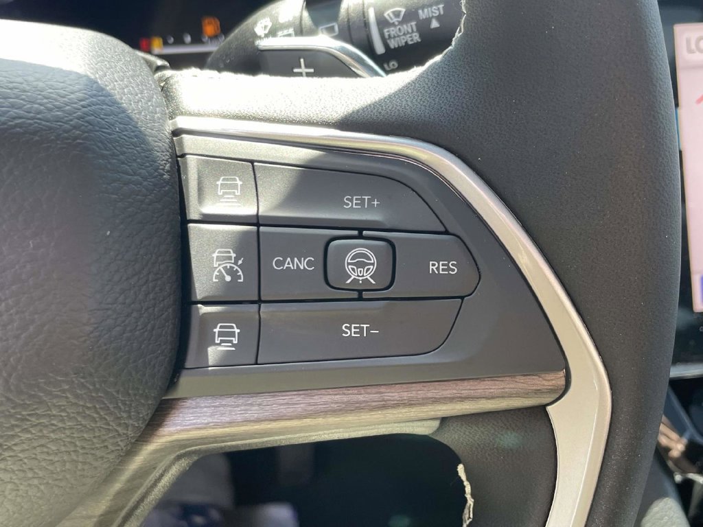 New 2027 Jeep Grand Cherokee Altitude AWD/4WD image 32