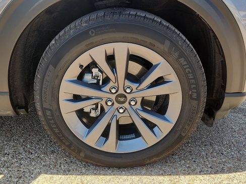 Used 2023 Ford Explorer XLT w/ Equipment Group 202A RWD image 7