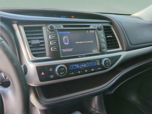 Used 2015 Toyota Highlander XLE FWD image 13