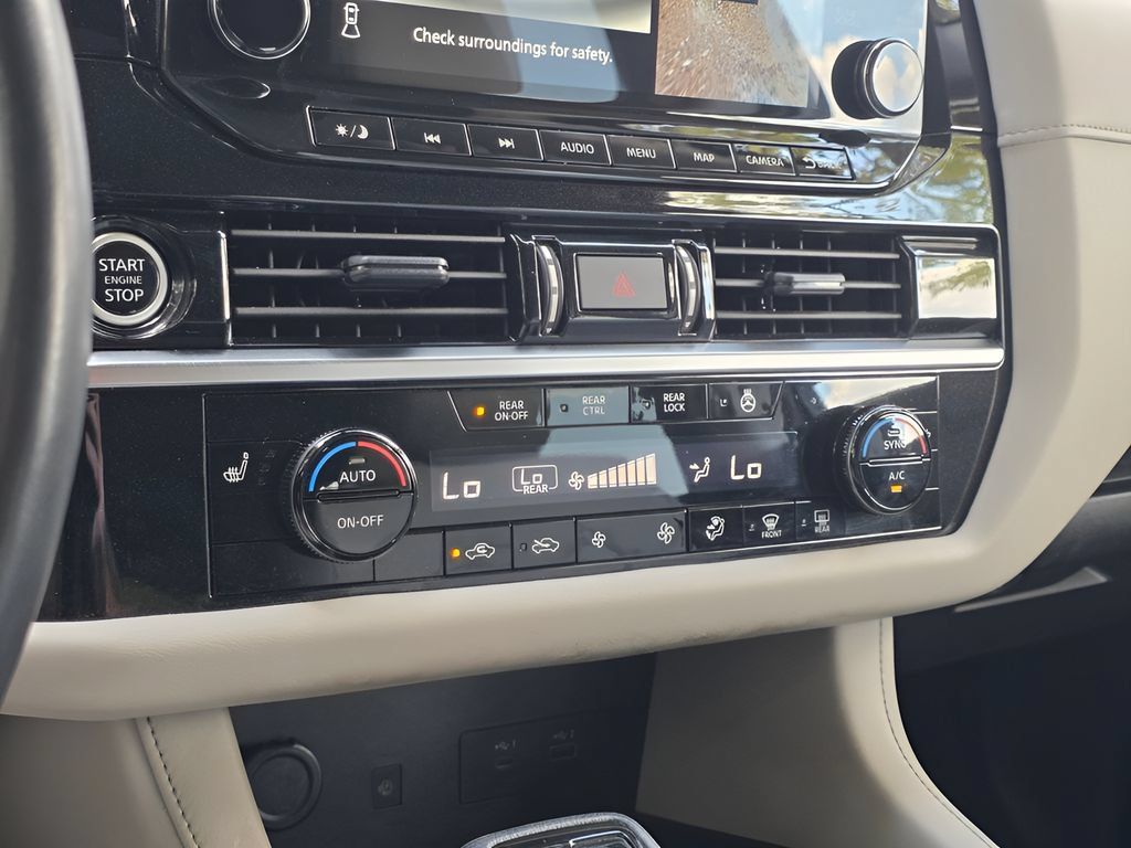 Used 2024 Nissan Pathfinder SL AWD/4WD image 26