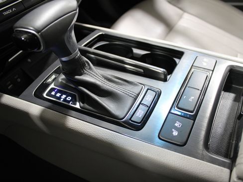 Used 2018 Genesis G80 3.8 w/ Option Group 02 image 17