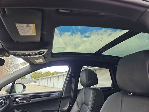 Certified 2025 Porsche Macan Turbo image 17